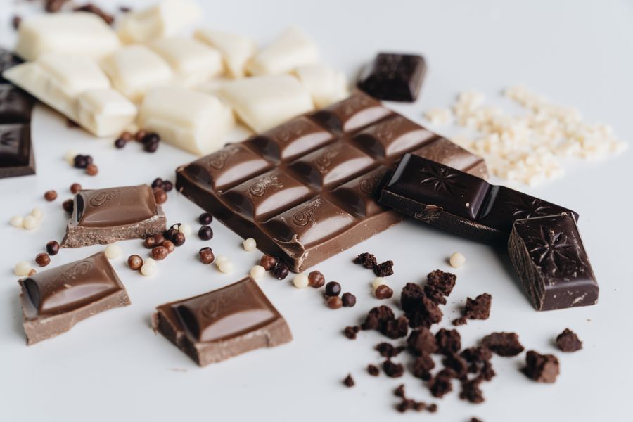 Confectionery: chocolate bars and crisps